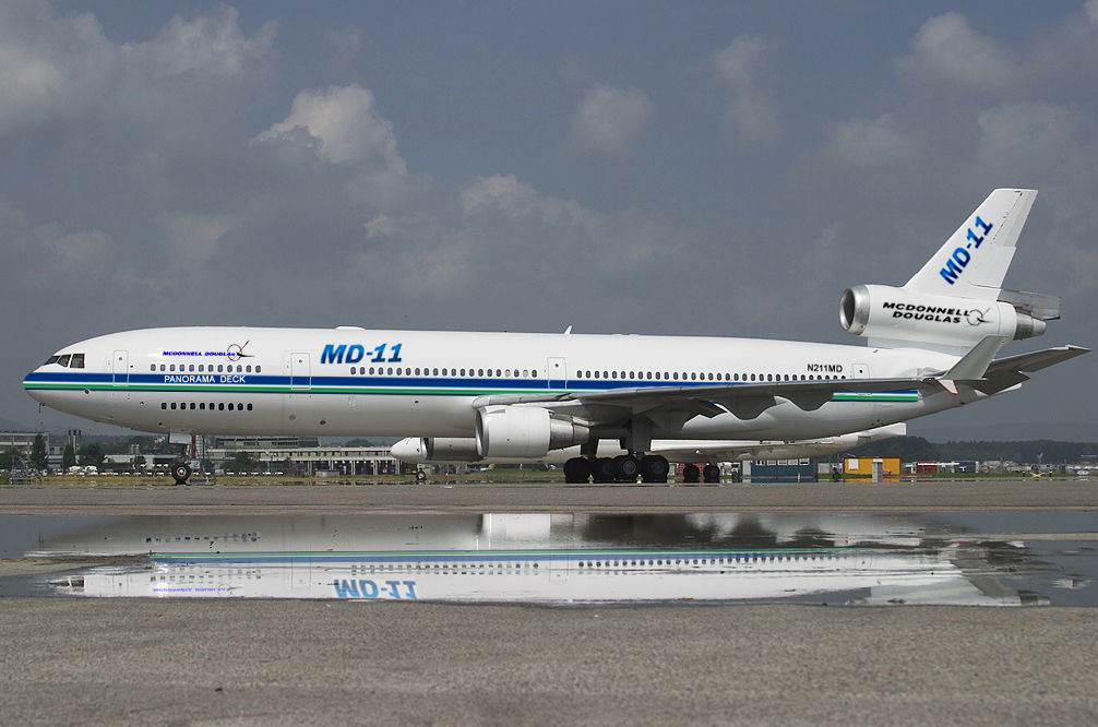 http://www.socialwelfareagency.org/Public/Graphics/Aviation/MD-11_Panorama_Deck.jpg